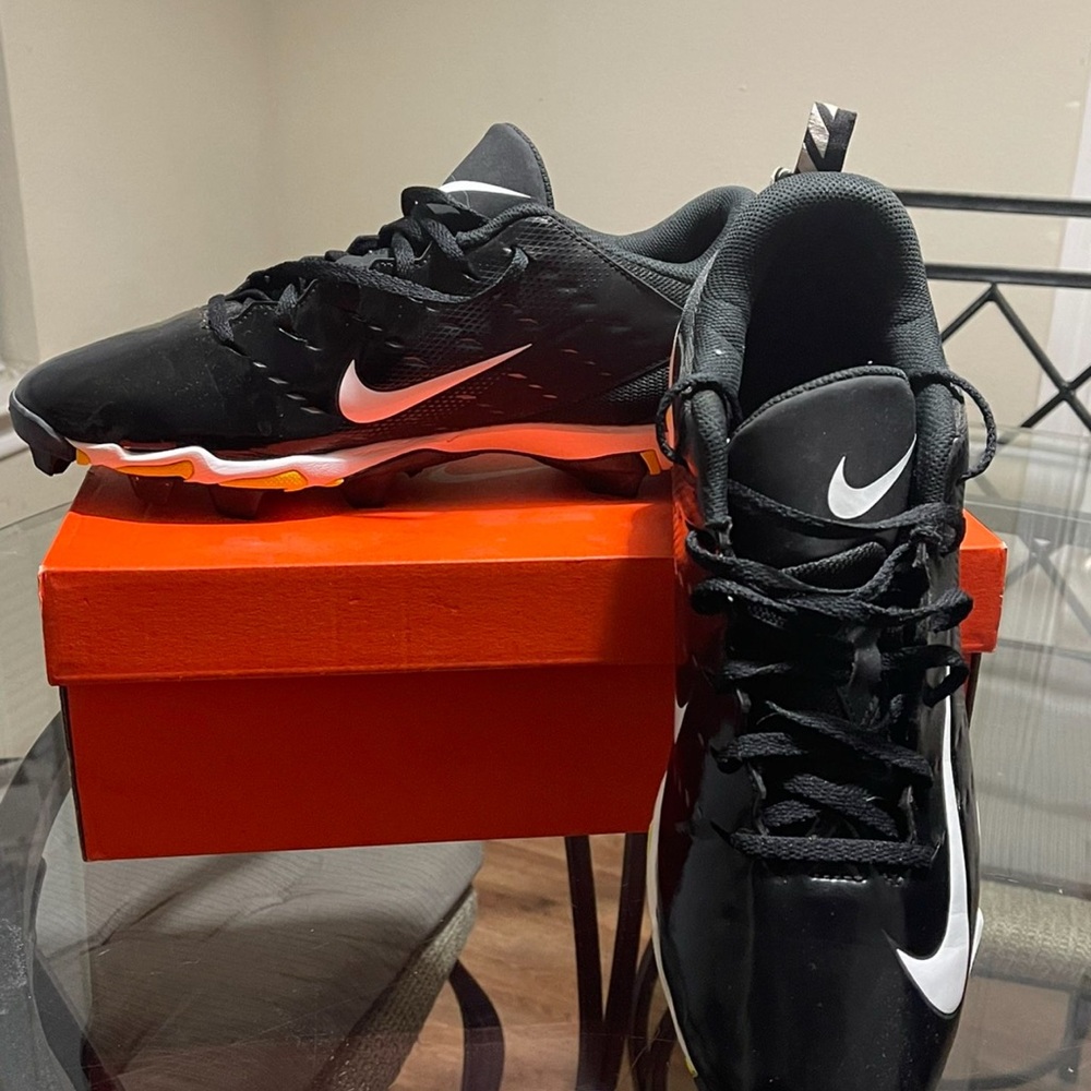 Nike Men's Black and White Athletic Shoes